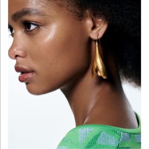 Zara bell flower lily gold earings